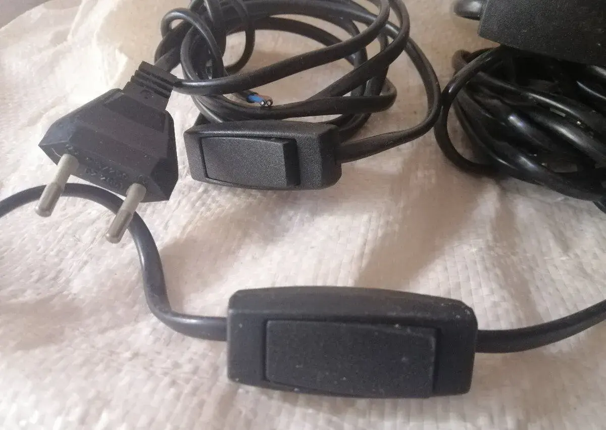 Přívodní Kabel 230v černý s vypínačem nový 180cm např.k