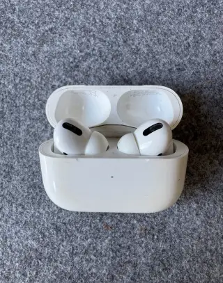 Apple AirPods Pro (2021) s MagSafe pouzdrem + všechny koncov