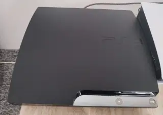 Playstation 3 Slim 300 Gb + CFW, 2 ovladače, 7 her, přísko.