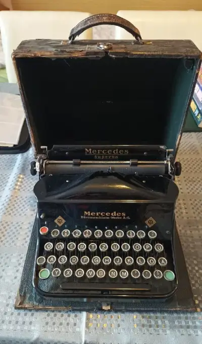 Starožitný psací stroj Mercedes