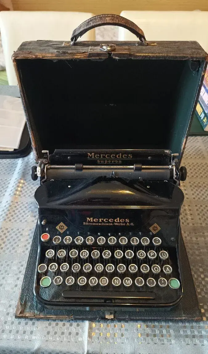 Starožitný psací stroj Mercedes