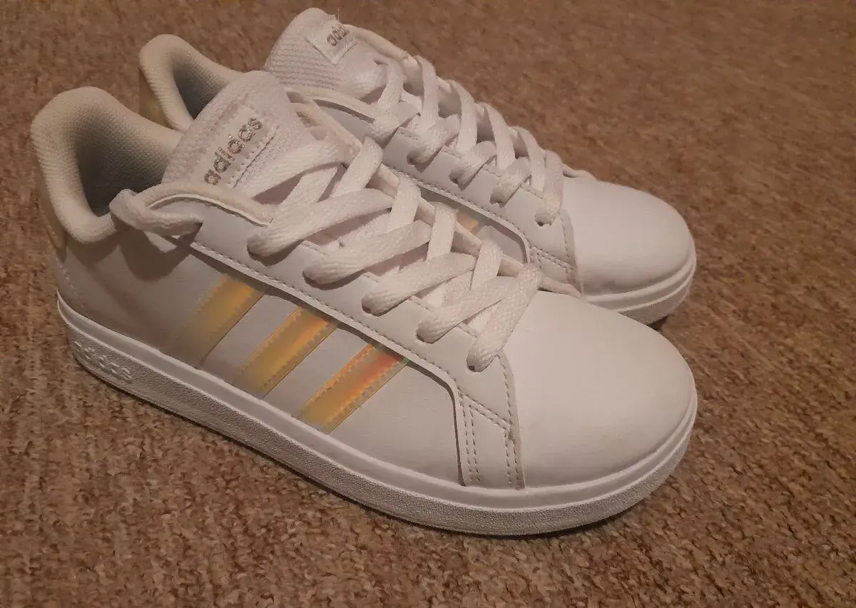 Dívčí tenisky Adidas Grand Court 2.0 K (vel. 35)