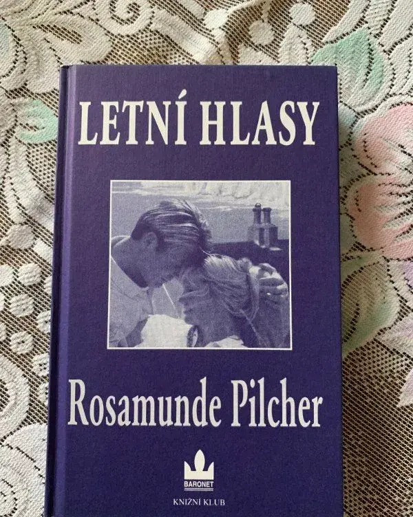 Různé ženské romány - např. Pilcher