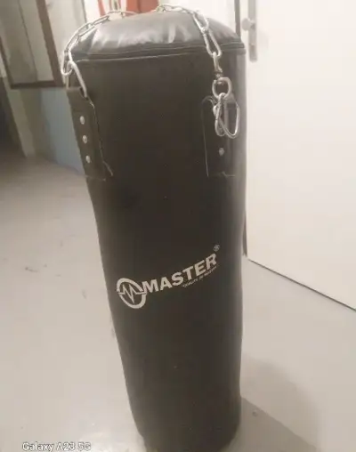 Nový boxovací pytel 20 kg, kompletní