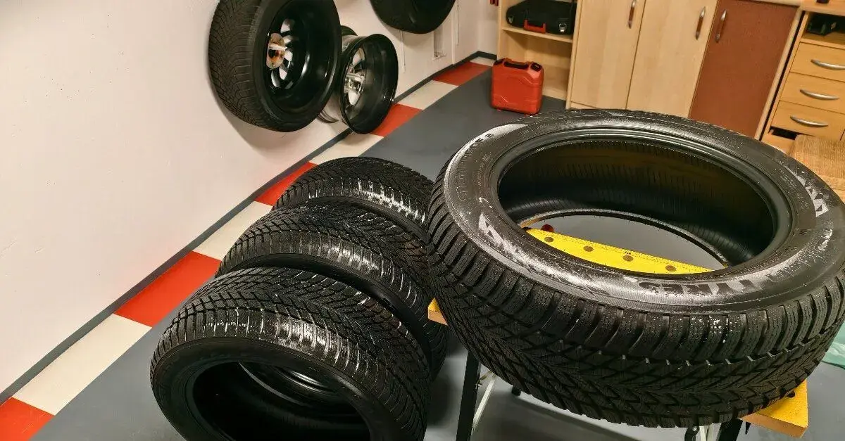 4x zimní pneumatiky Nokian Tyres Snowproof 2 225/55 R17