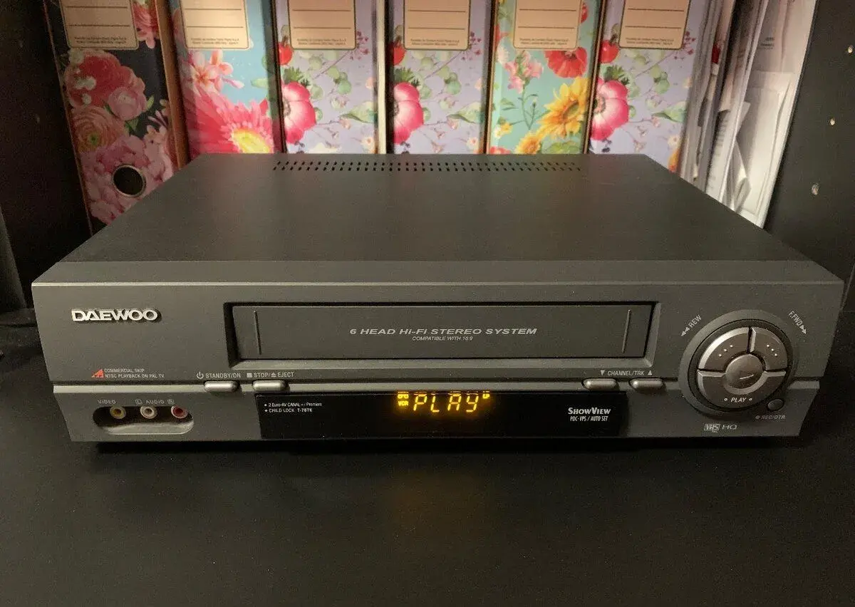 Funkční videorekordér, 6 hlav, Hifi stereo, dálkový ovladač