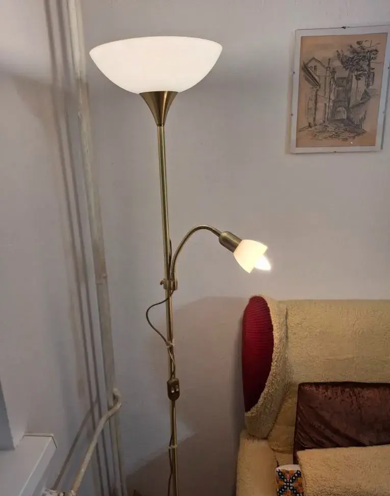 Stojací lampa