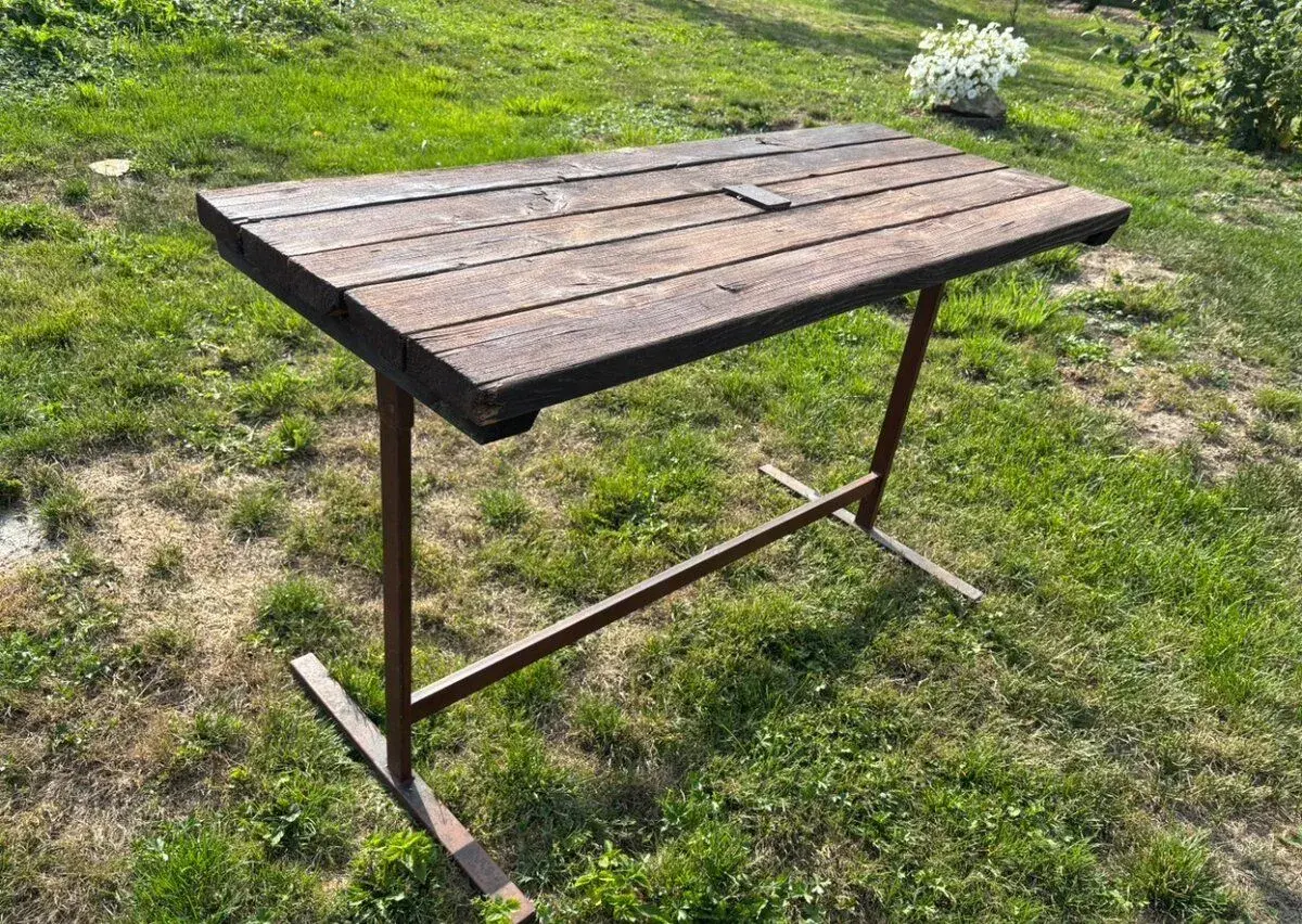 Zahradní stůl