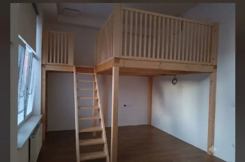 Stylový mezonetový byt (1+1 40 m²) po kompletní rekonstrukci