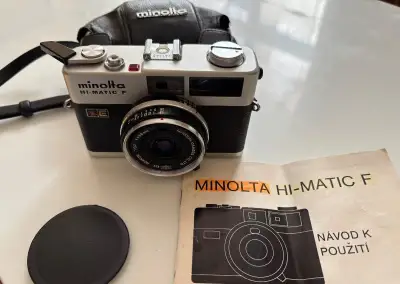 MINOLTA HI-MATIC F – historický japonský fotoaparát s pouzdr