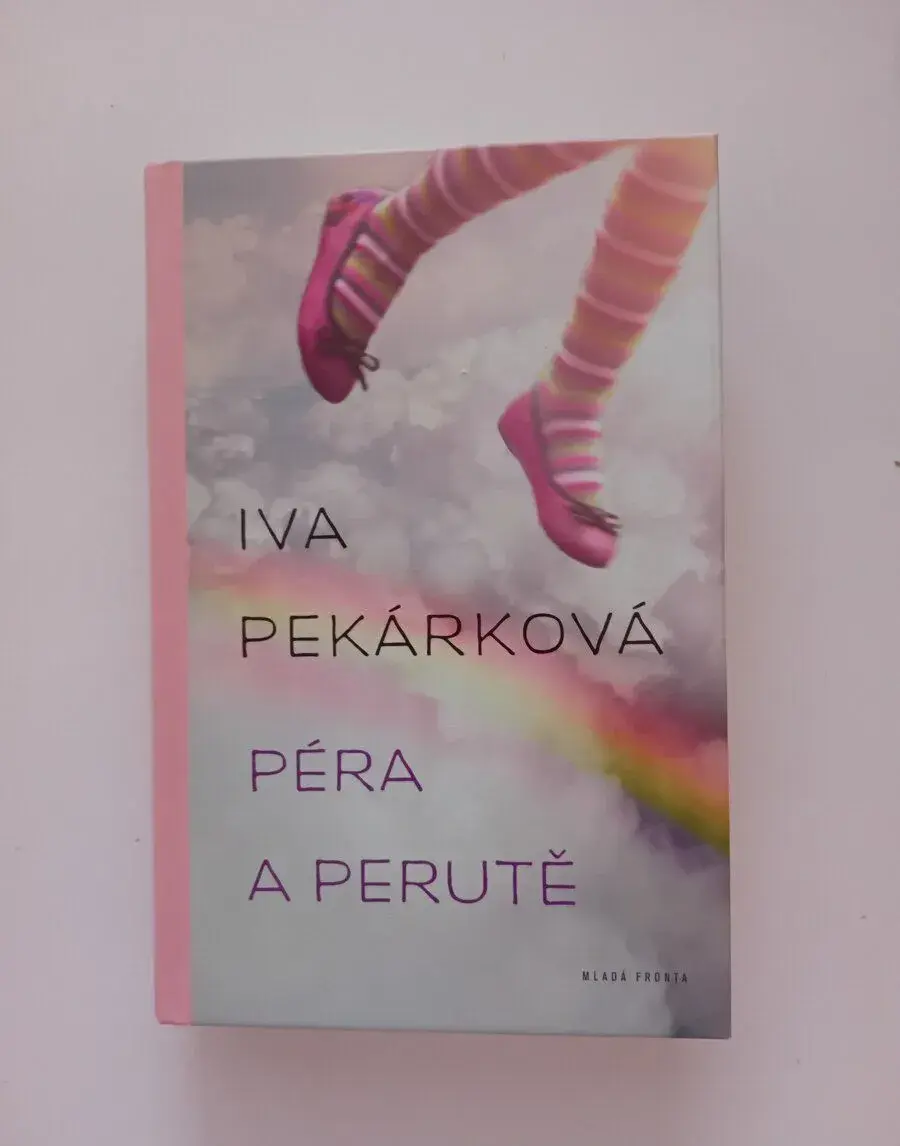 Péra a perutě - Iva Pekárková