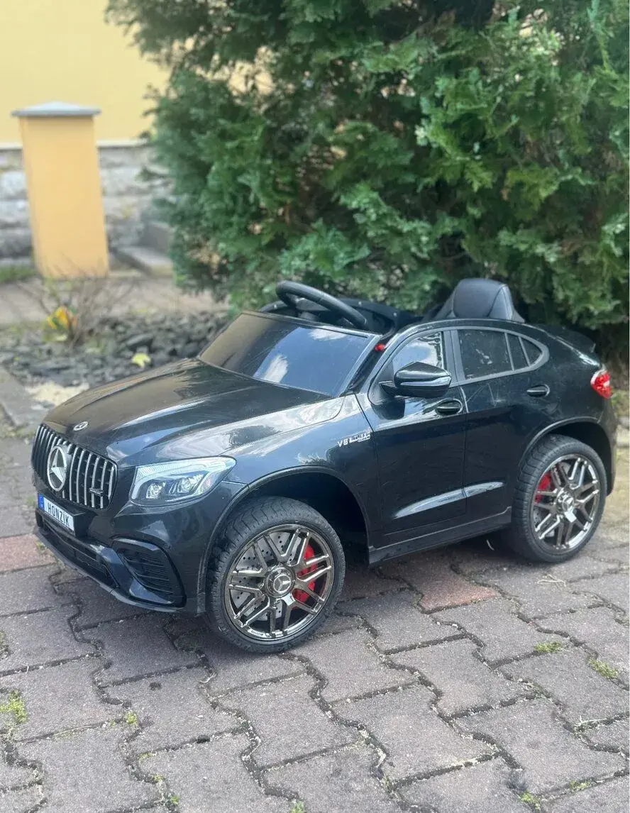 Elektrické auto Mercedes BENZ.