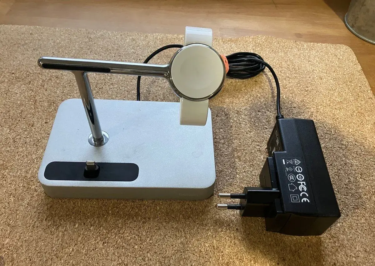 Belkin nabíjecí dock pro iPhone Apple Watch
