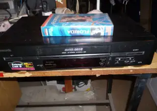 videorekordér panasonic+DO za 1200kč,samsung za 1000kč