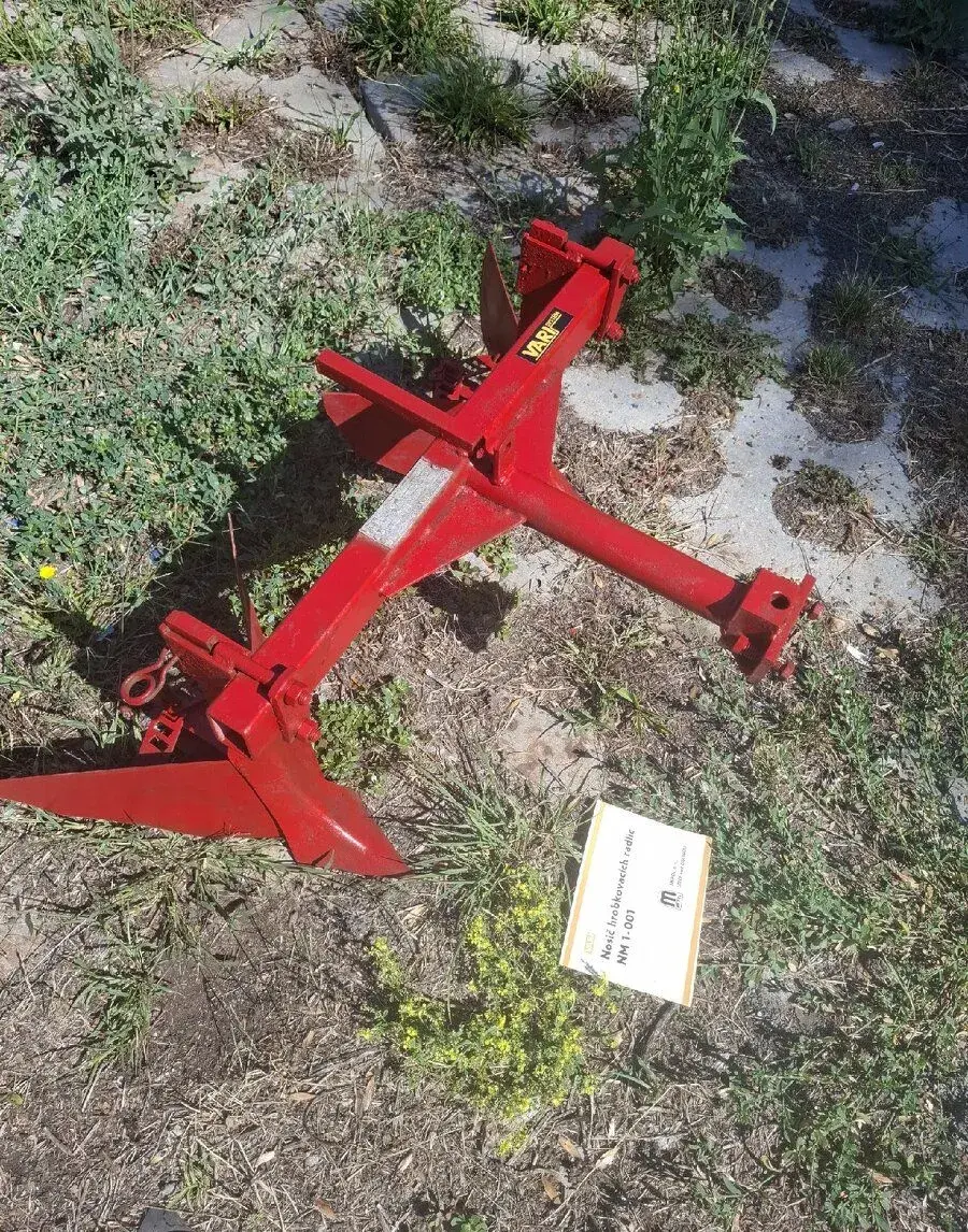 Nosič hrobkovacích radlic (řádkovač) tera vari
