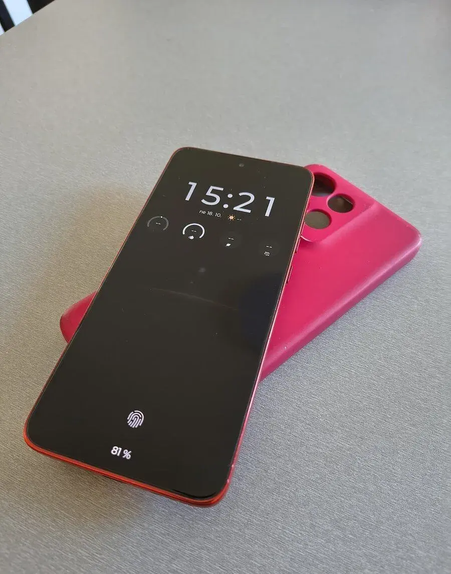 Motorola EDGE 50 Neo 8GB/256GB - stav, záruka do 6/2027