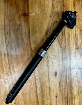 Sedlovka RockShox Reverb AXS 31,6 mm 170 mm