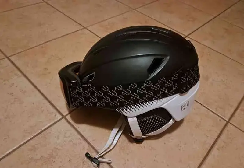 Přilbu Relax vč.brýlí