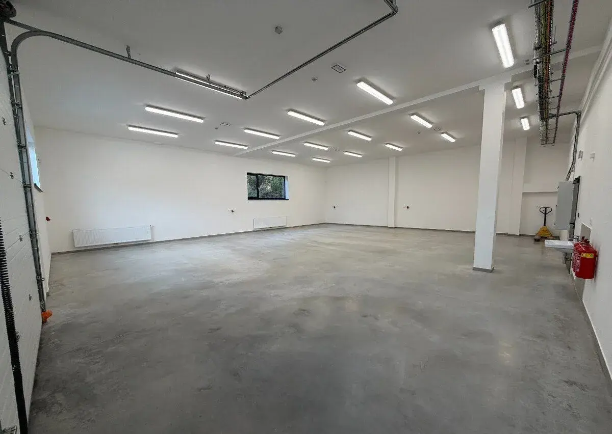Pronájem skladovacího prostoru – 173m2, Bučiska, Rožnov pod