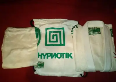 BJJ Gi A1 + pásek A1 Hypnotik bílé [100% konopí]