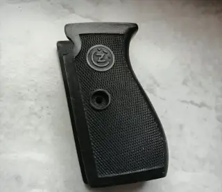 Pažbičky na pistoli CZ-27 7.65 Browning