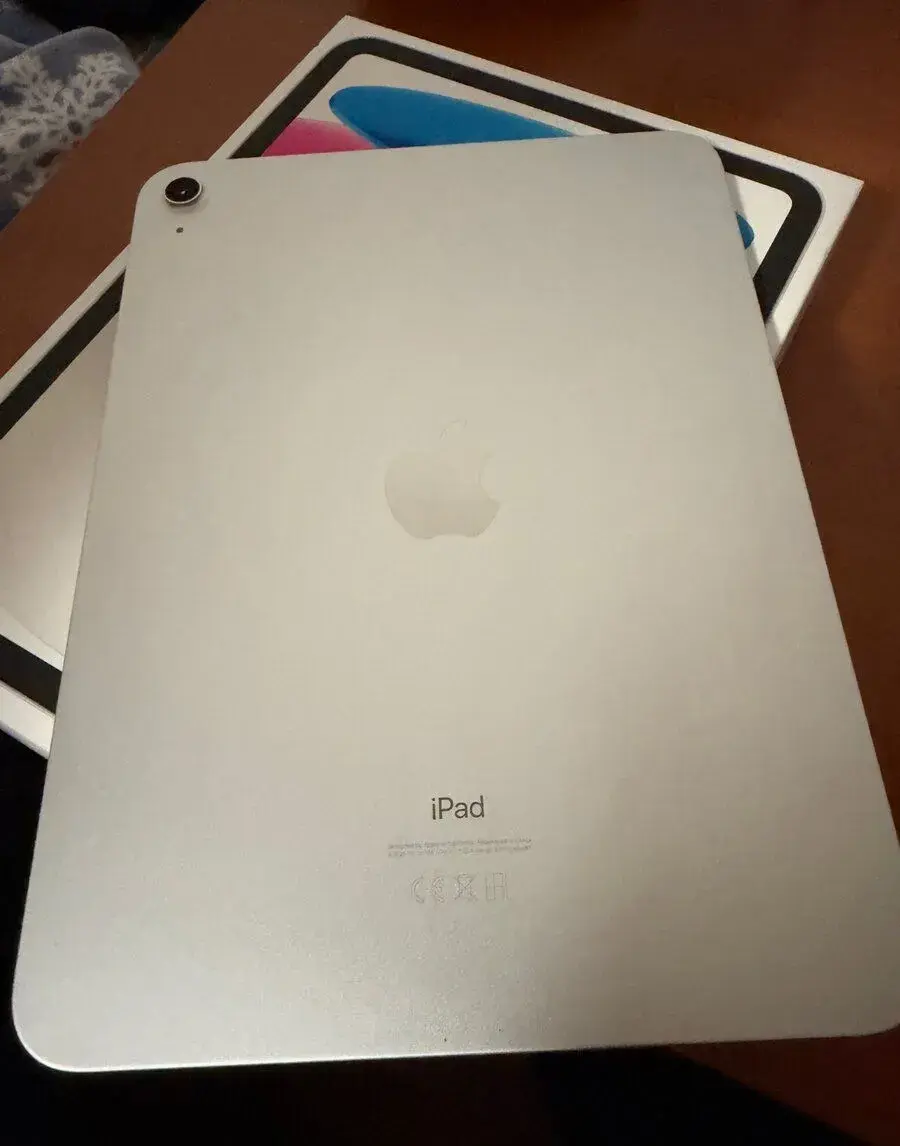 IPad 10 generace, 64 gb, Wi-Fi, stříbrný, top stav