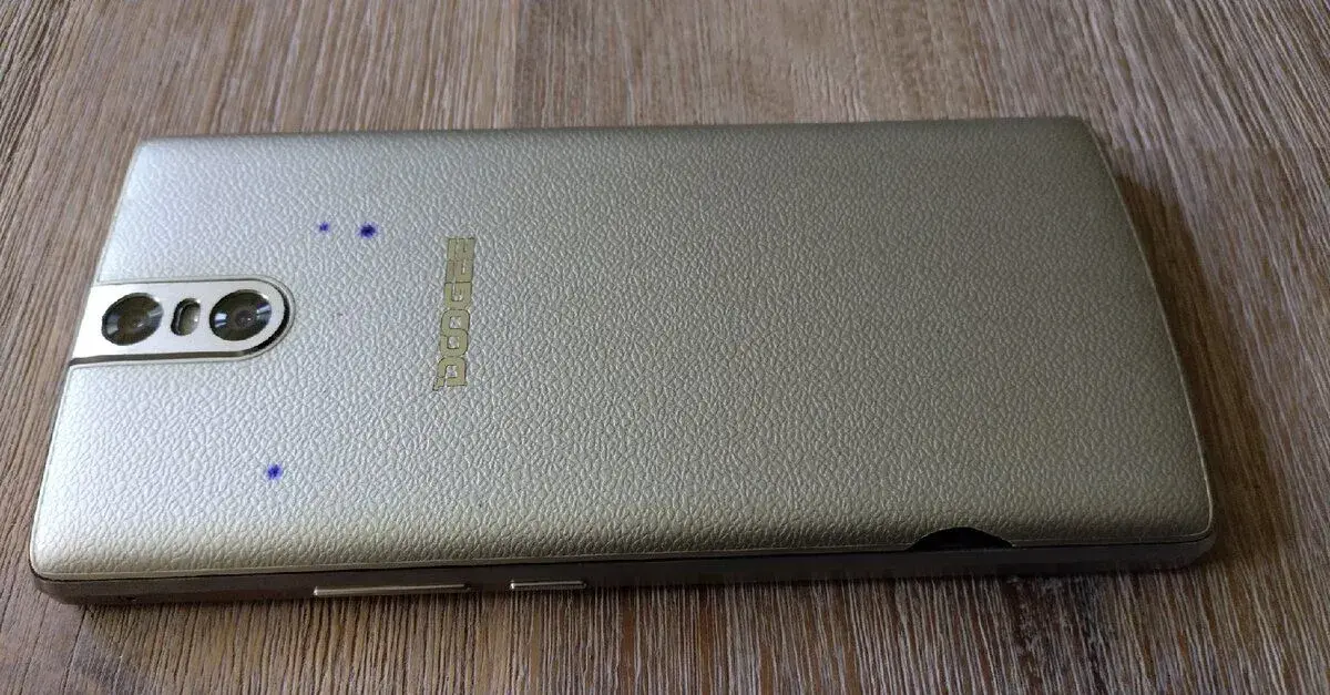 Doogee BL7000