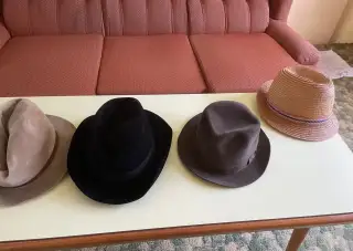 Klobouky a slamák