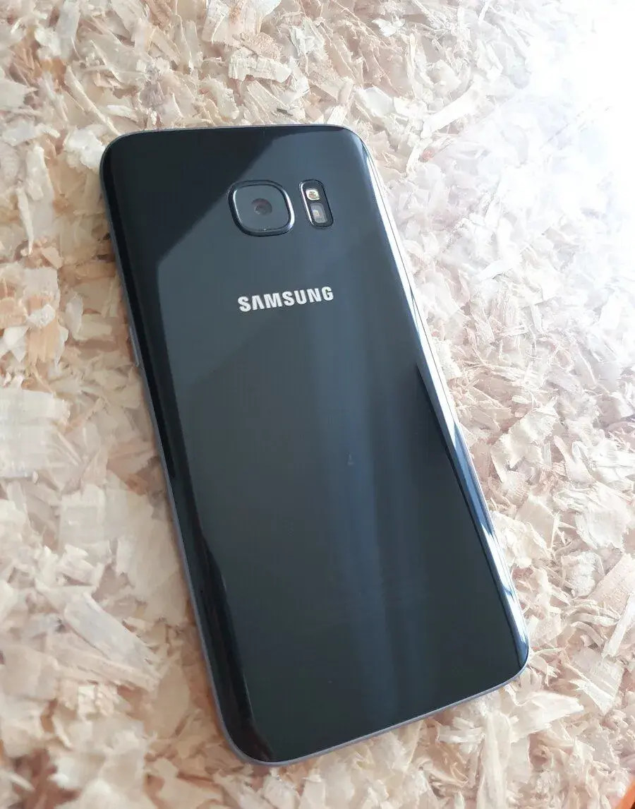 Samsung S7 v hezkém a plně funkčním stavu.