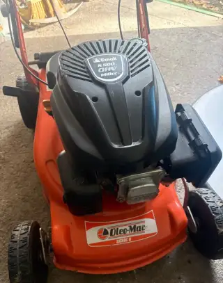 Motorovou sekačku zn. Oleo-Mac