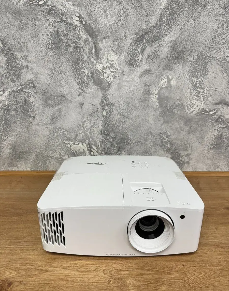 JAKO NOVÝ Optoma projektor UHD30 True 4K UHD