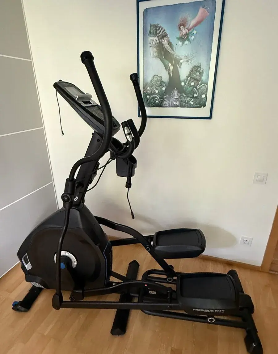 Eliptický trenažér Nautilus E626 (orbitrek) PC 35000