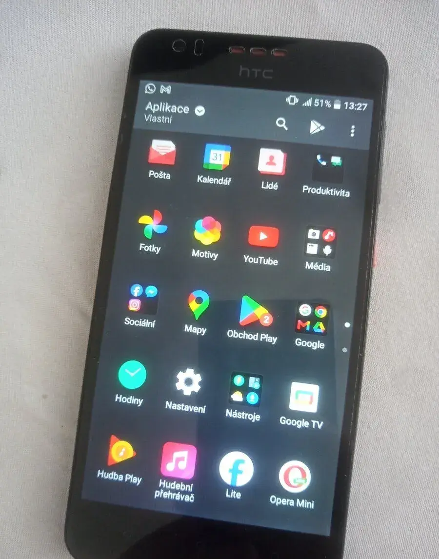 HTC Desire 825