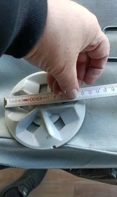 Pokličky ze sekačky Hecht 5408