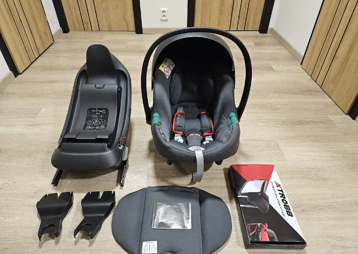 Autosedačka Cybex Aton B2 i-Size + Isofix základna + Další