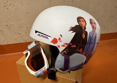 Dětská lyžařská helma s brýlemi