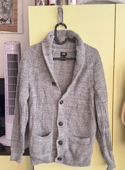 H&M Pánský svetr s kapucí a knoflíky