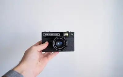 Vilia – analogový fotoaparát v krásném stavu + pouzdro