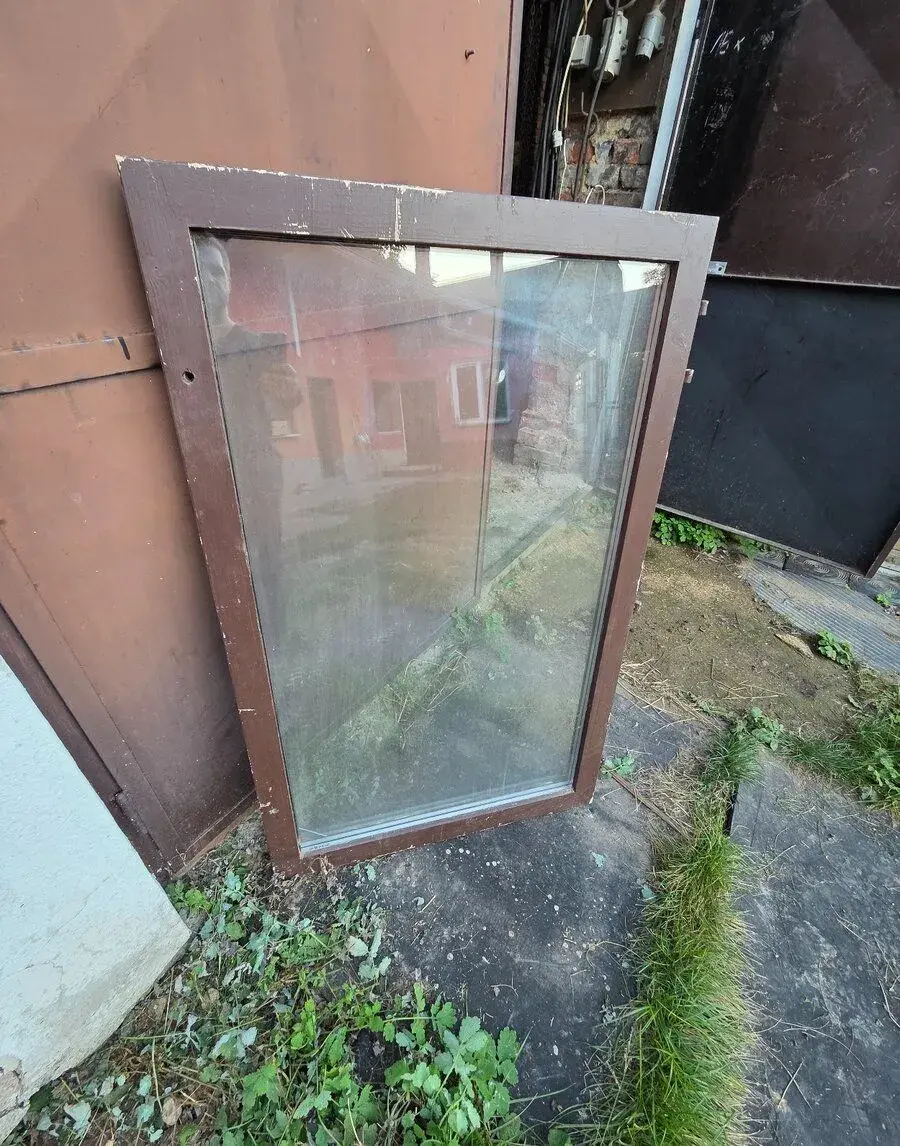 Dřevěné okno 125x79