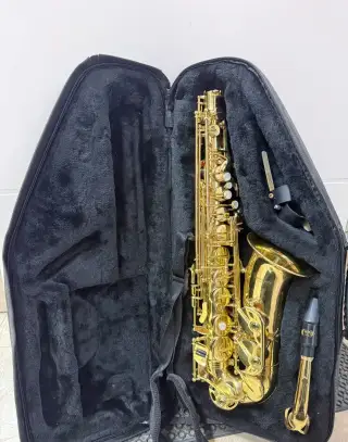 Altsaxofon Montreux(Eb)- skvělý stav, pouzdro,esíčko,hubička