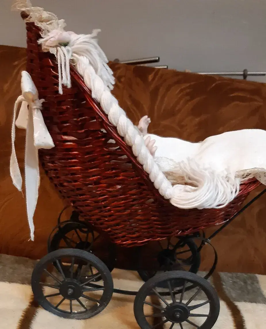 2 starožitné sběratelské kočárky