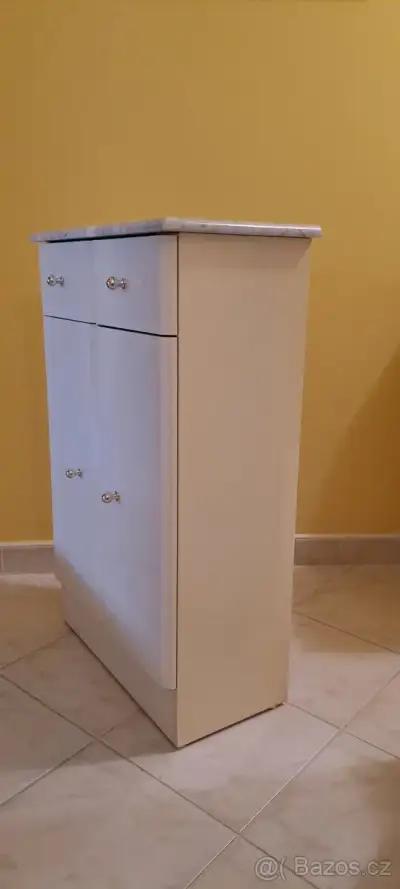 Koupelnová skříňka