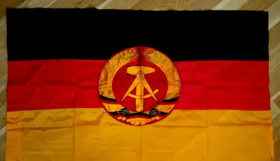 Východoněmecká vlajka DDR/NDR, originál
