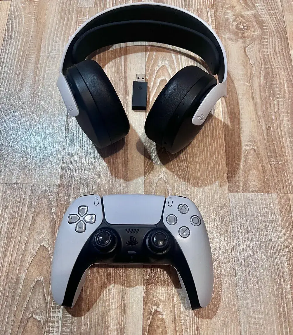 Bílý headset Sony 3D Pulse + ovladač Dualsense PS5 super sta