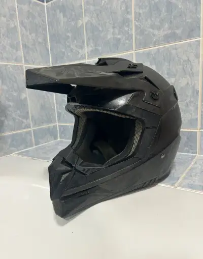 Crossová / enduro / ATV helma (off-road).
