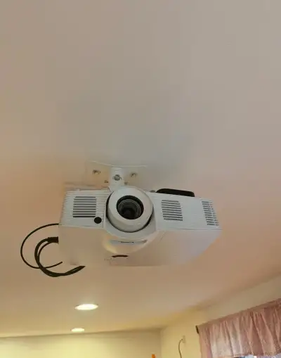 Projektor + platno
