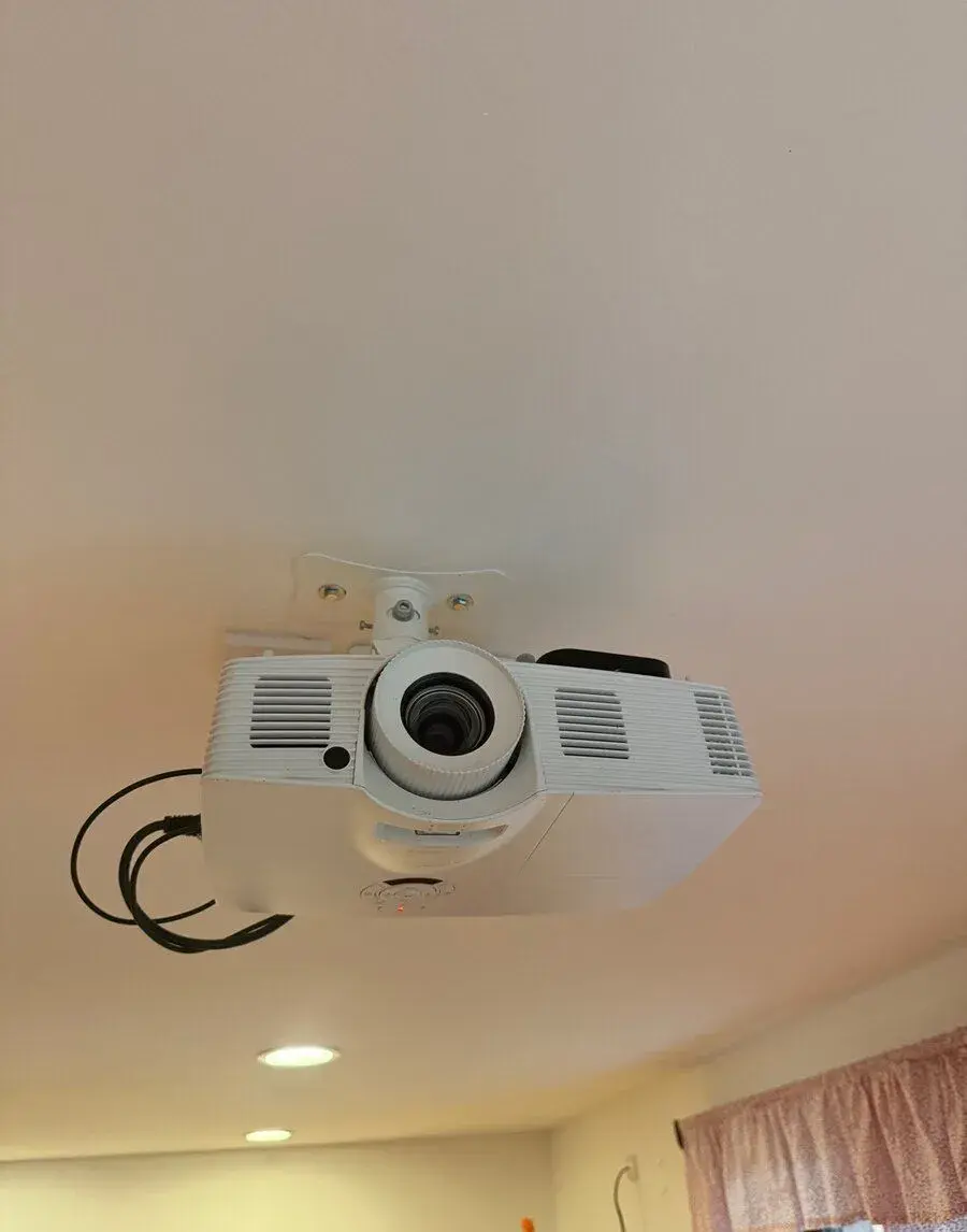 Projektor + platno