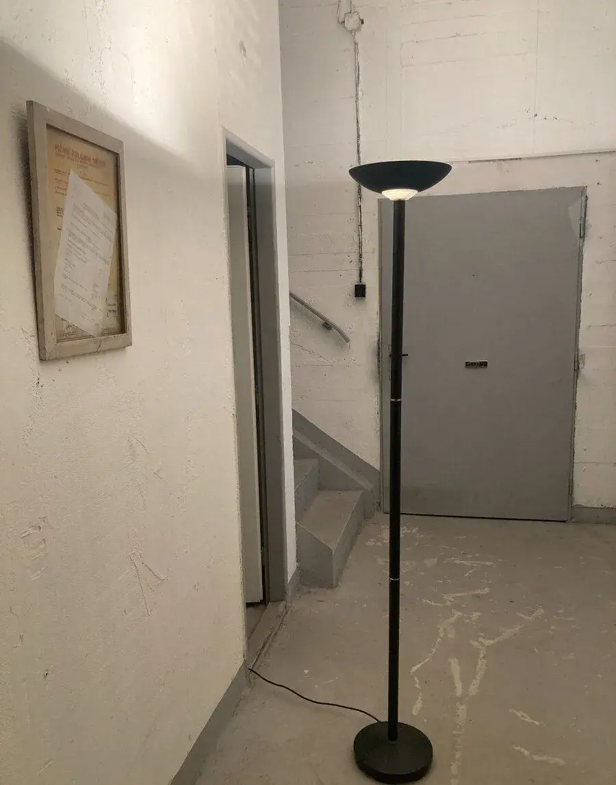 Stojací lampy osvětlení ke stropu