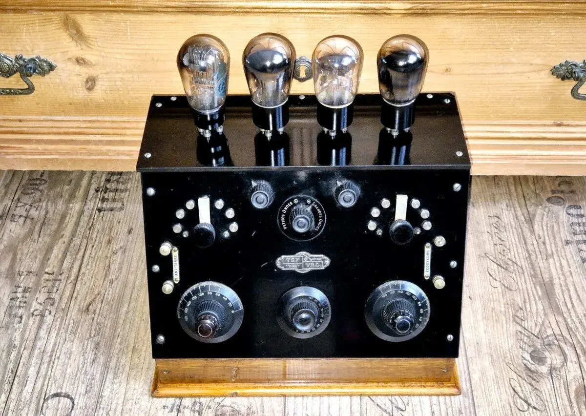 Starožitné rádio V.R.C.,model R2B, 1925