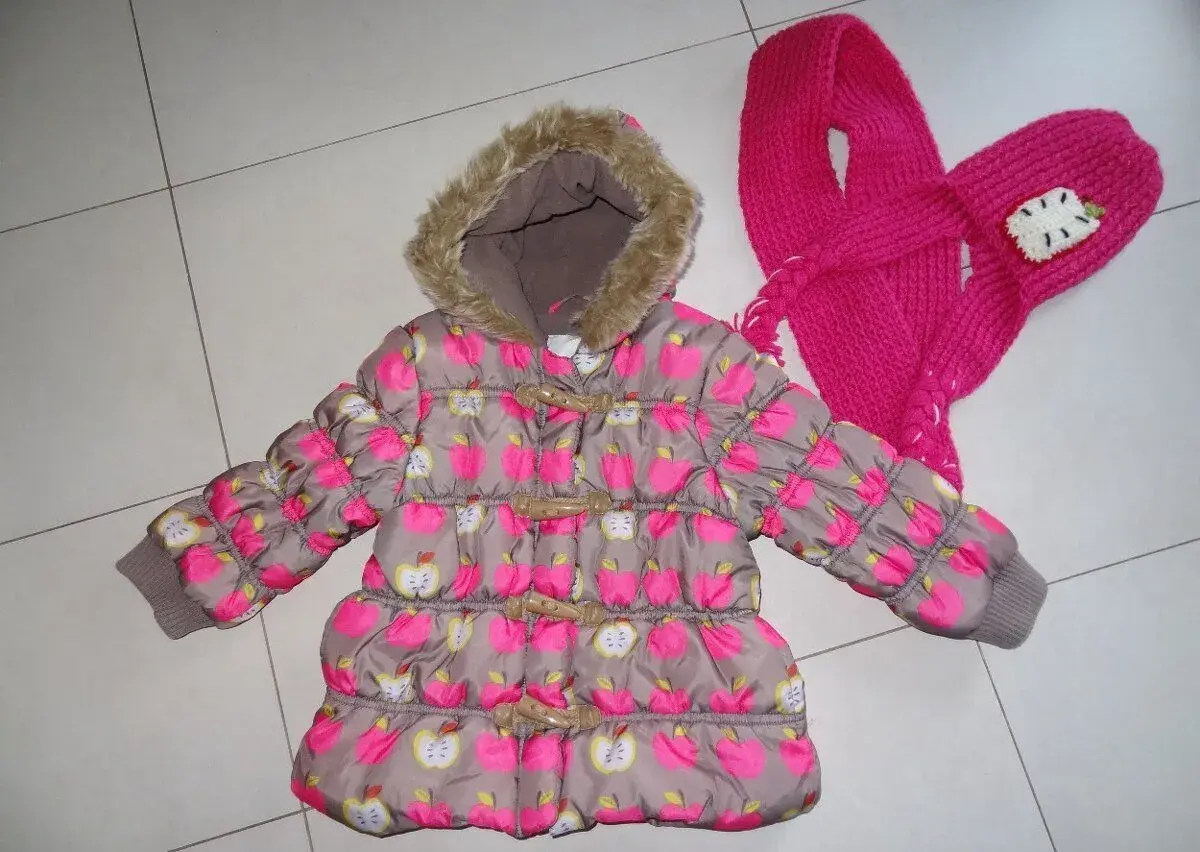 zimní jablíčková bunda Next vel. 104 + šála a čepice